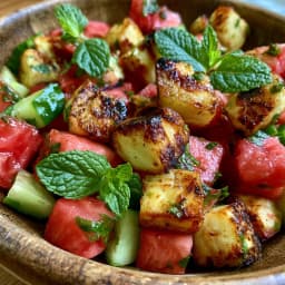 Gegrillter Halloumi-Salat mit Wassermelone und Minze